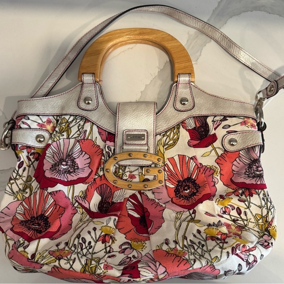 Guess Handbags - GUESS wood handle floral canvas purse bag carryall poppy classic garden party
